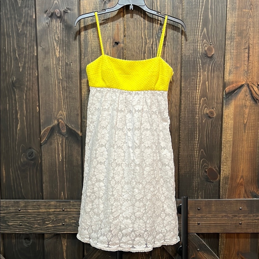 Milly NY Lace Mini Dress White Yellow Lined Size 0 Chic Feminine Resortwear